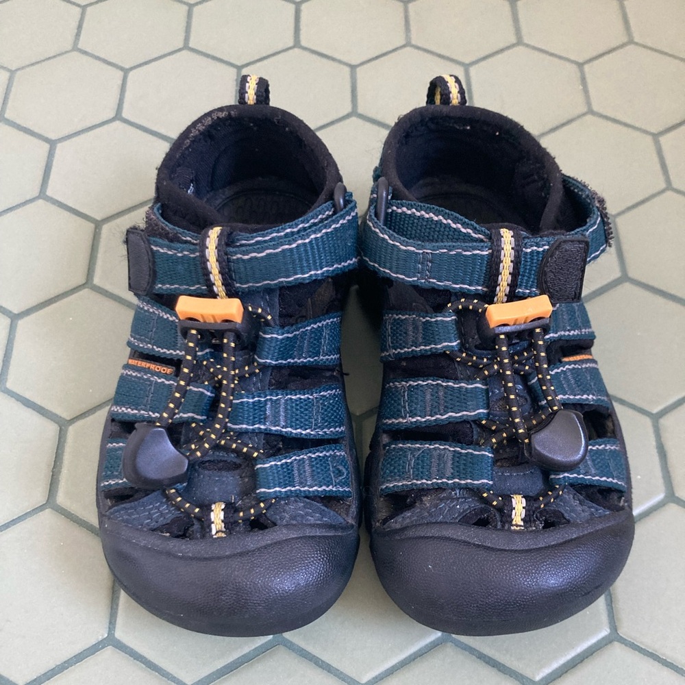 Keen Newport H2 Closed Toe Water Sandal Little Kids Size 9